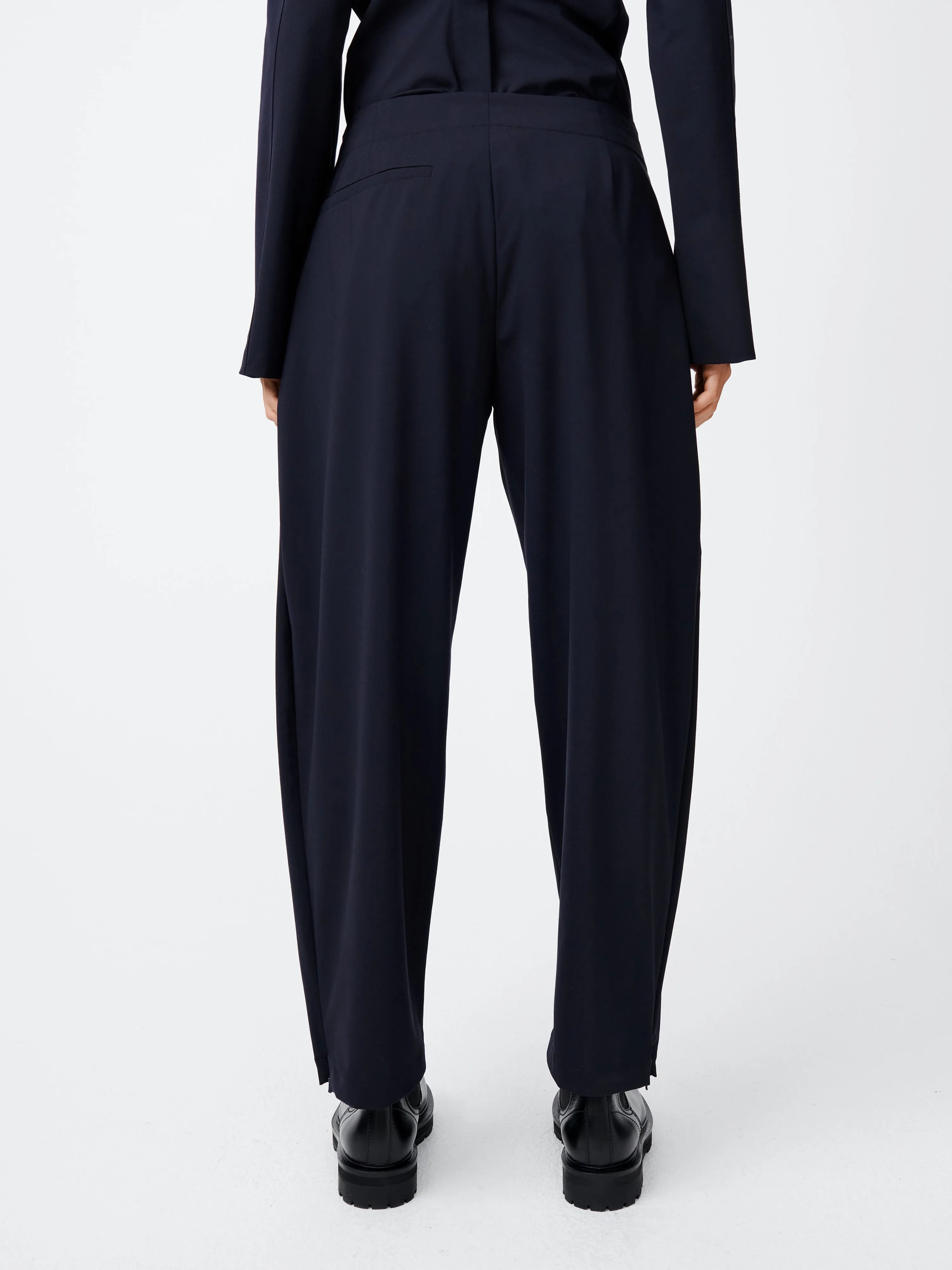 Awe Tropical Wool Pant in Darkest Navy