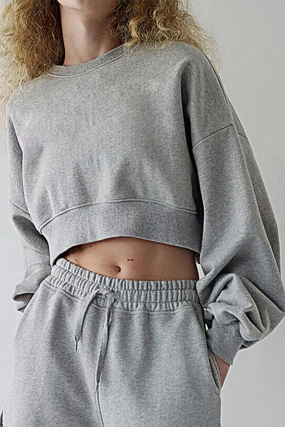 Basic Ribbed Trim Round Neck Long Sleeve Crop Sweatshirt