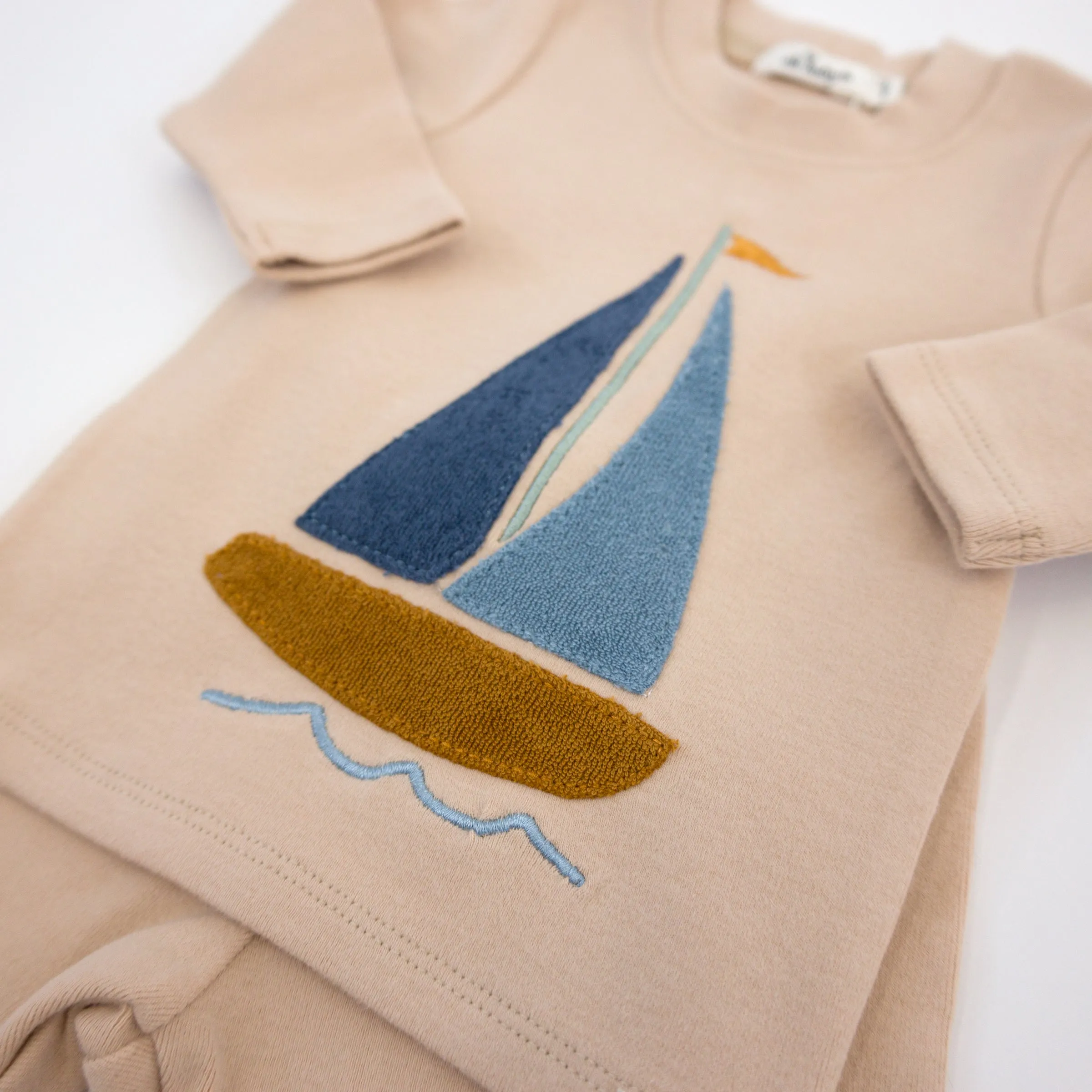 oh baby! Two Piece Set - Sailboat Applique - Almond